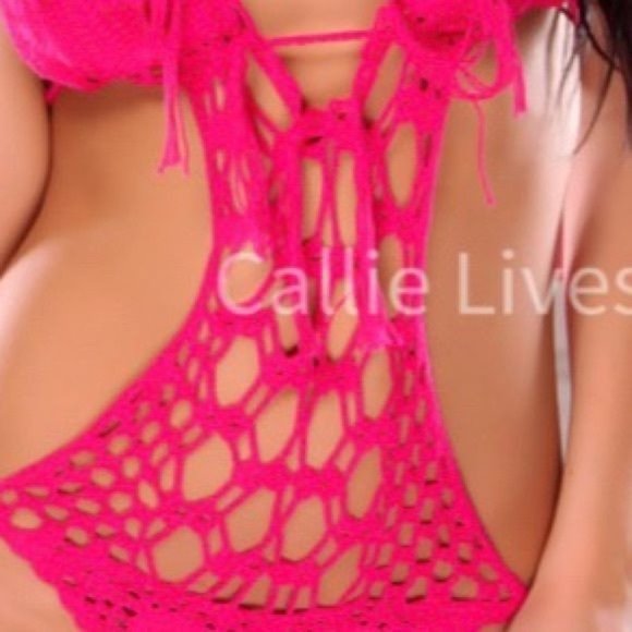 Stasia Hot: Fuchsia Pink Tassel Crochet Monokini - Picture 5 of 5